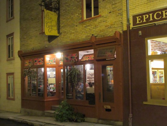 exterior-of-the-restaurant